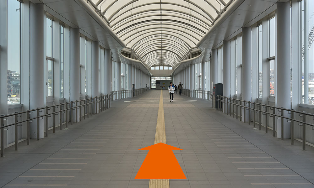 JR岸辺駅北口から続く歩道